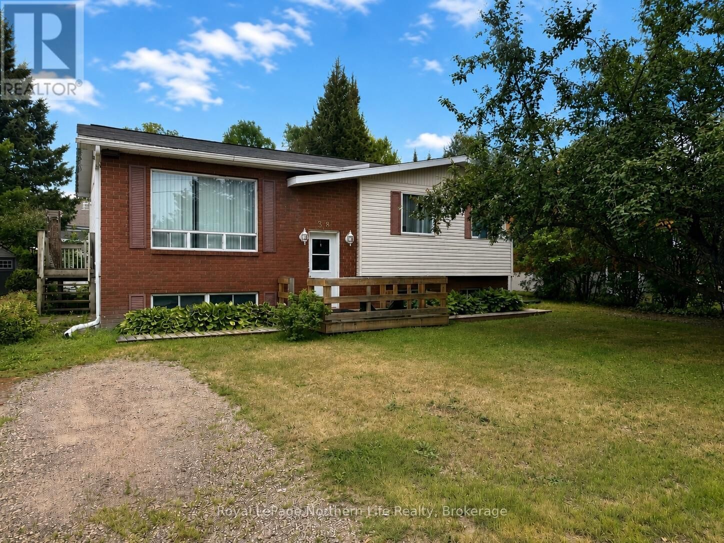 Property Photo: 38 Big Bend Avenue ON P0H 1Z0