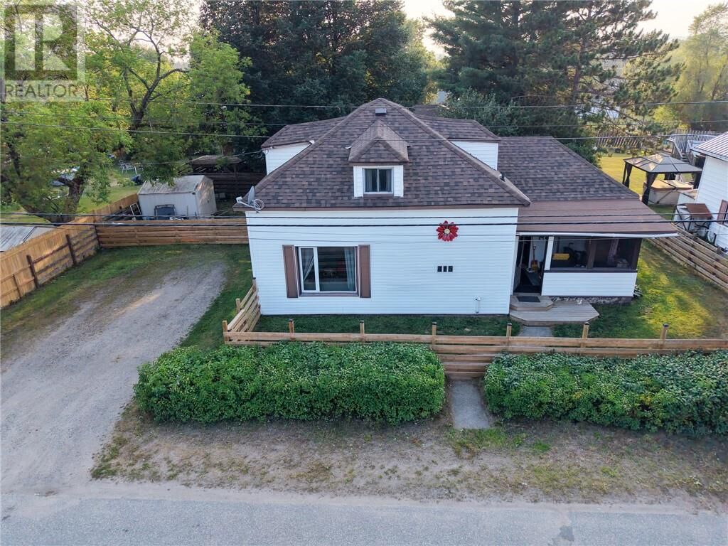 Property Photo: 415 Wood Street ON P5E 1M5