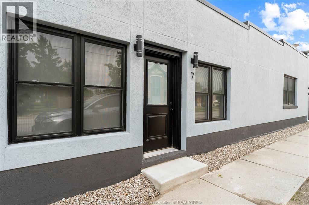 Property Photo: 127 Talbot Street North 7 ON N8M 2C5