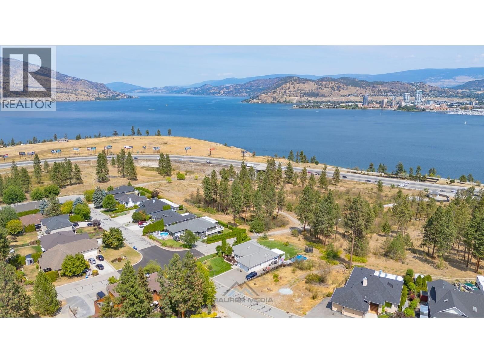 Property Photo:  1909 Bayview Court  BC V1Z 3M3 