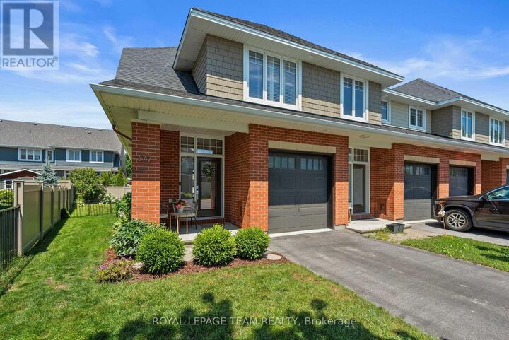 Property Photo: 547 Kilspindie Ridge ON K2J 6A2