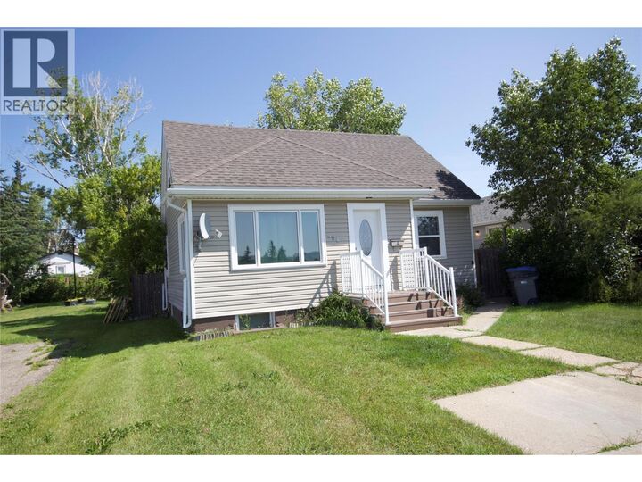 904 107 Avenue — photo 1