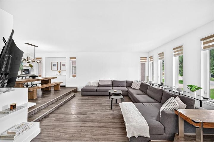Property Photo: 87 Dowhan Crescent MB R2K 4J5