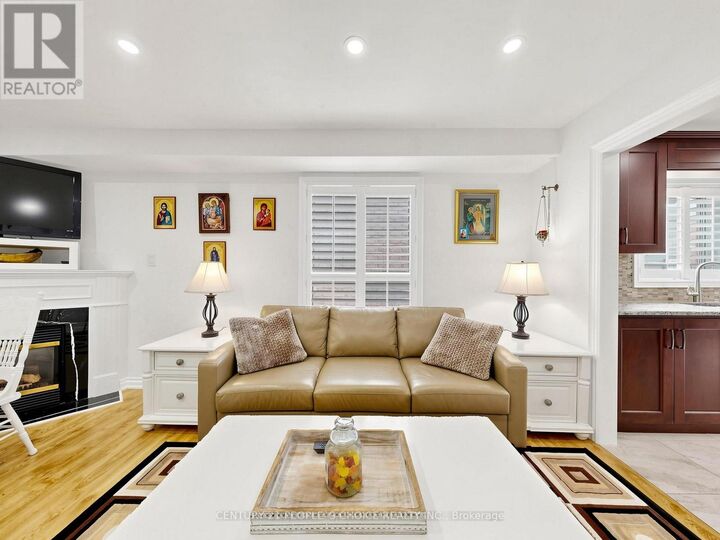 Property Photo: 5812 Sidmouth Street ON L5V 2K3
