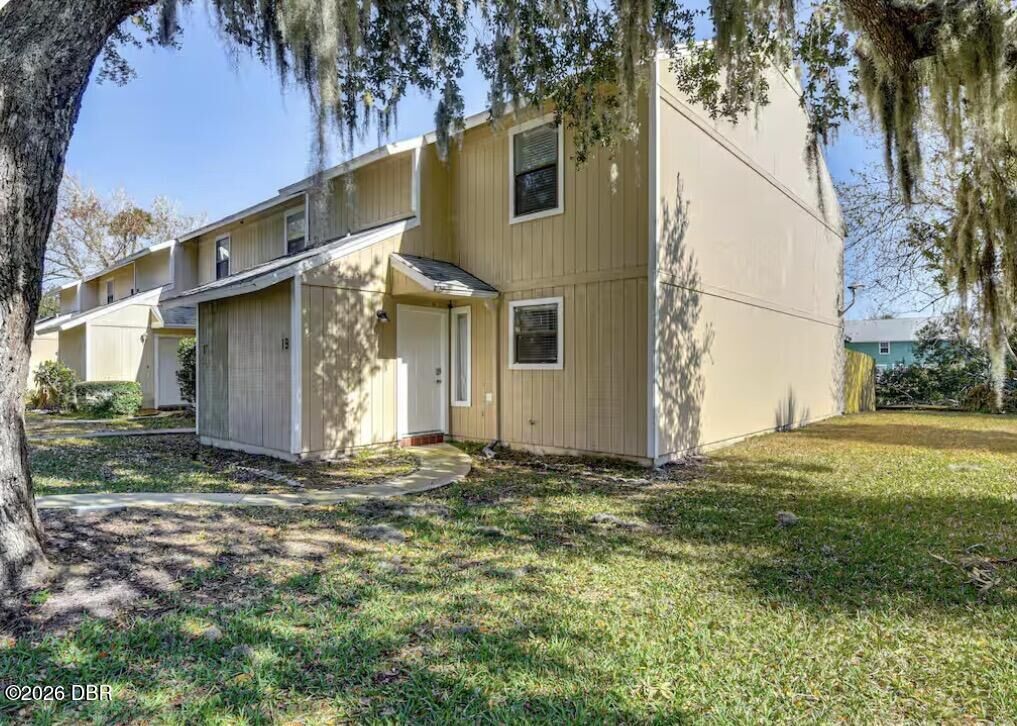Property Photo: 19 Tomoka Meadows Boulevard FL 32174