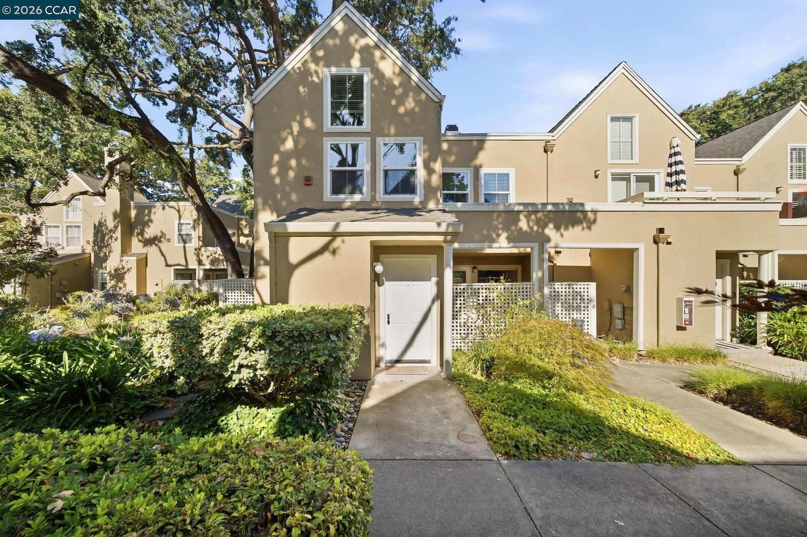 Property Photo:  211 Kingston Way  CA 94597 