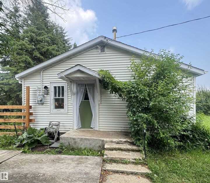 Property Photo:  5019 48 Avenue  AB T0E 1V0 