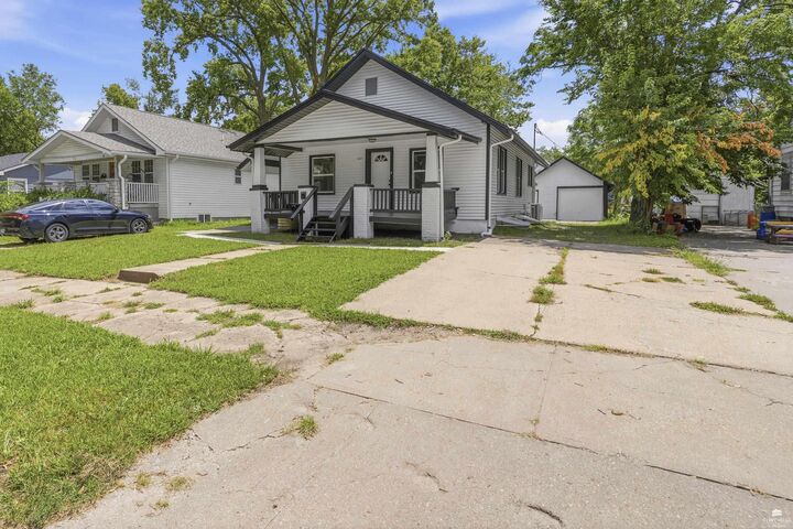 Property Photo: 1523 Pierre Street KS 66502