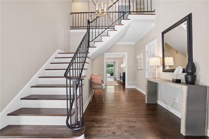 Property Photo: 5240 Kenbrook Way GA 30327