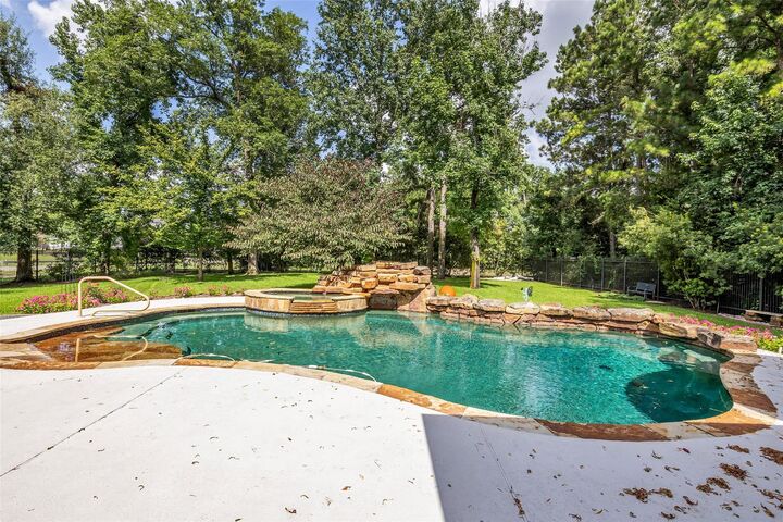 Property Photo: 27434 Whispering Maple Way TX 77386