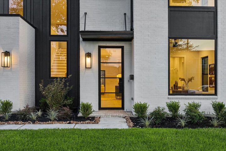 Property Photo: 1643 Althea Drive TX 77018