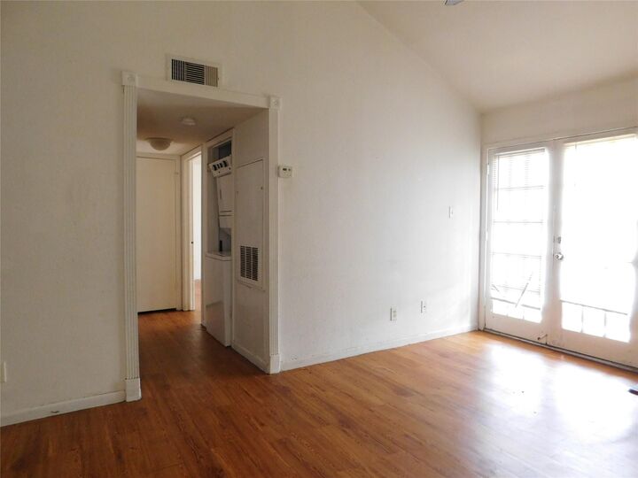 Property Photo: 10211 Sugar Branch Drive 320 TX 77036