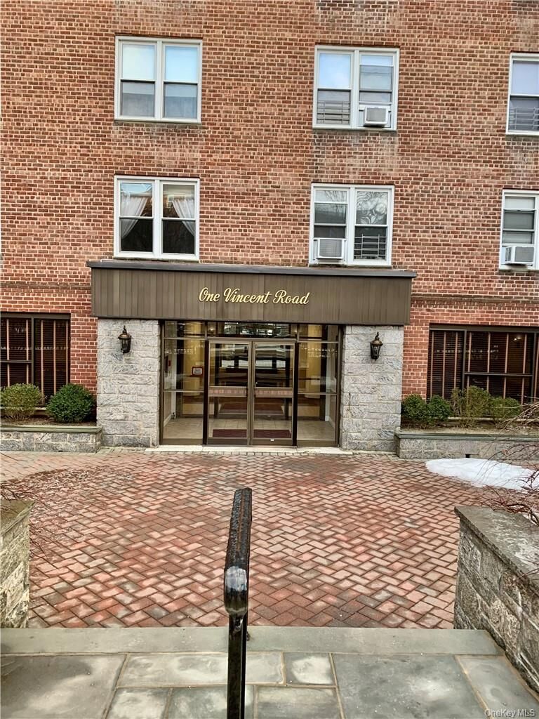 Property Photo: 1 Vincent Road 4B NY 10708