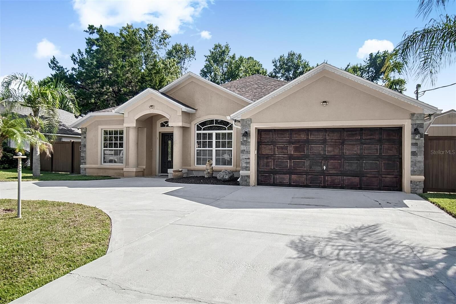 Property Photo: 61 Francis Ln FL 32137