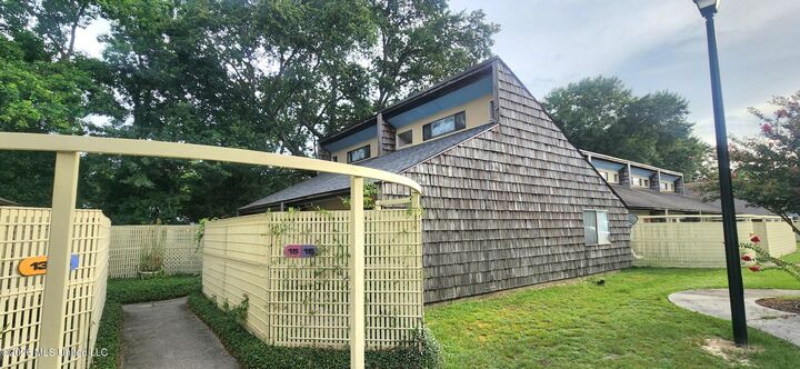 Property Photo:  828 Oakleigh Avenue  MS 39507 