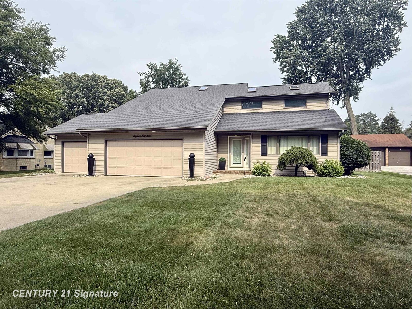 Property Photo:  1500 Hemmeter Road  MI 48638 