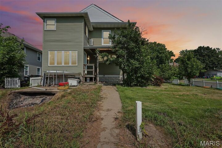 Property Photo:  615 W Tremont Street  IL 62049 