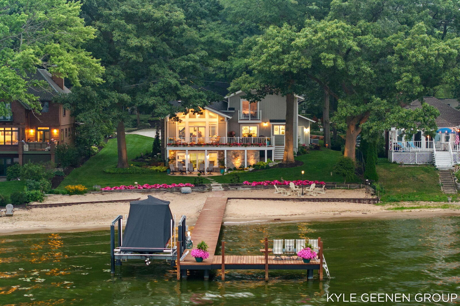 Property Photo: 620 Lawn Avenue MI 49424