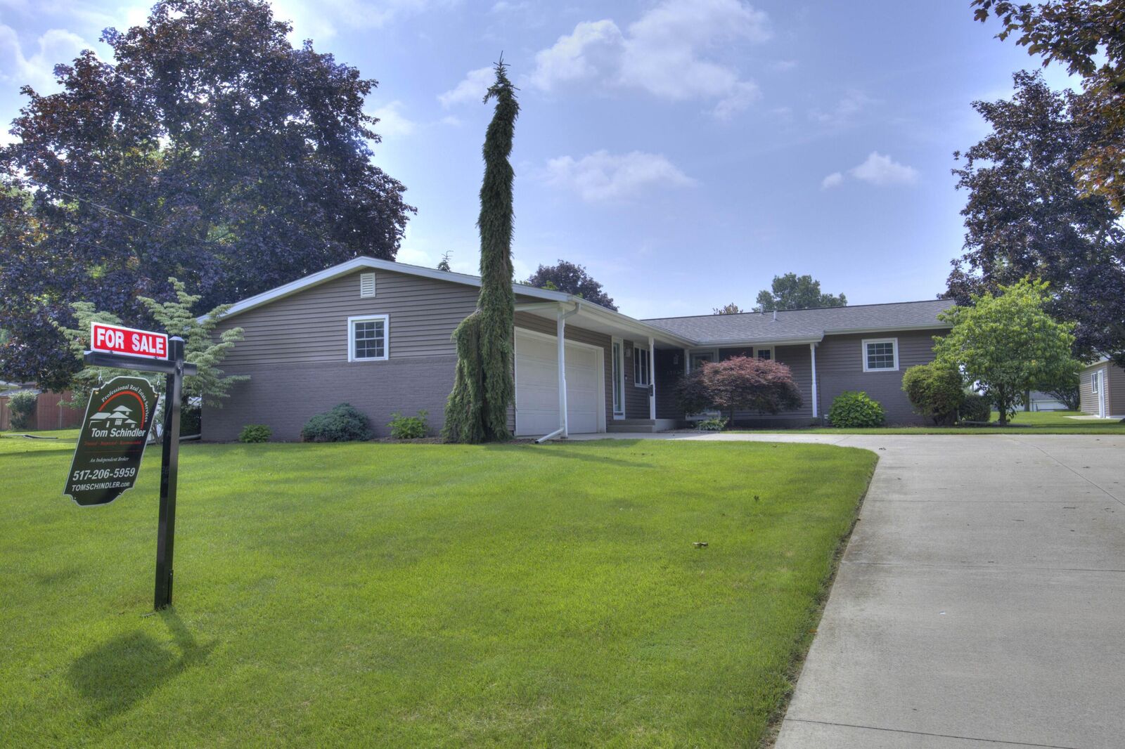 Property Photo: 1201 Eastlane Street MI 49203