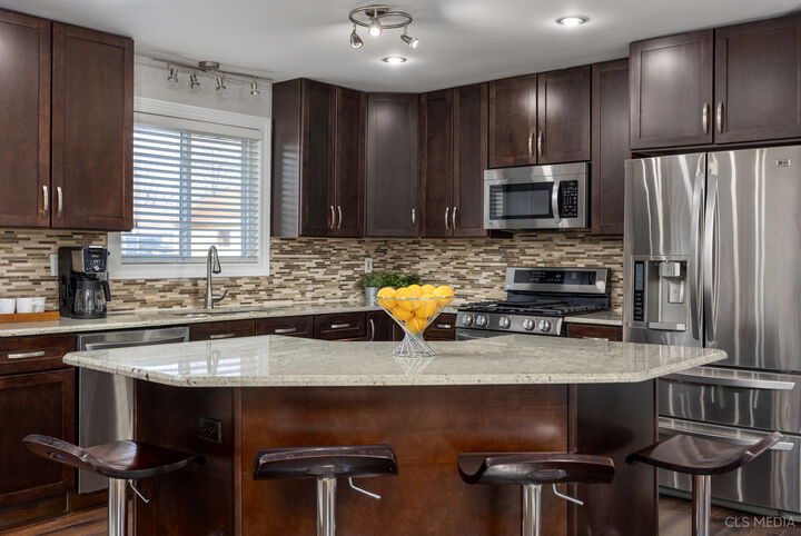 Property Photo:  