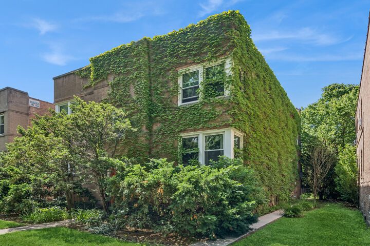 Property Photo: 1400 Brummel Street 2E IL 60202