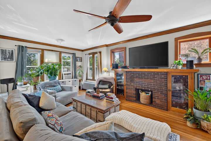 Property Photo:  2926 N Avers Avenue  IL 60618 