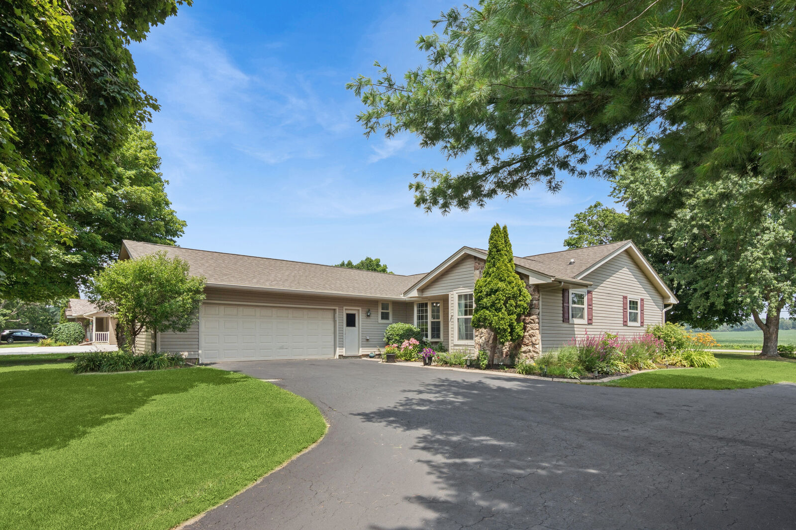 Property Photo: 9761 Squire Lane IL 61008