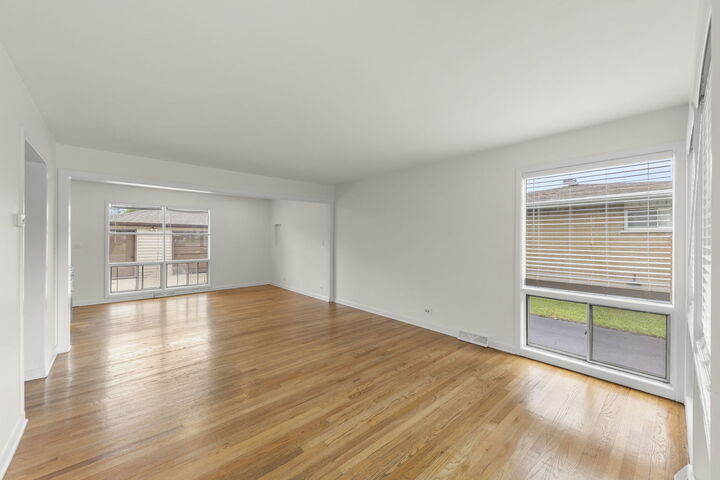 Property Photo: 248 E Wrightwood Avenue IL 60101