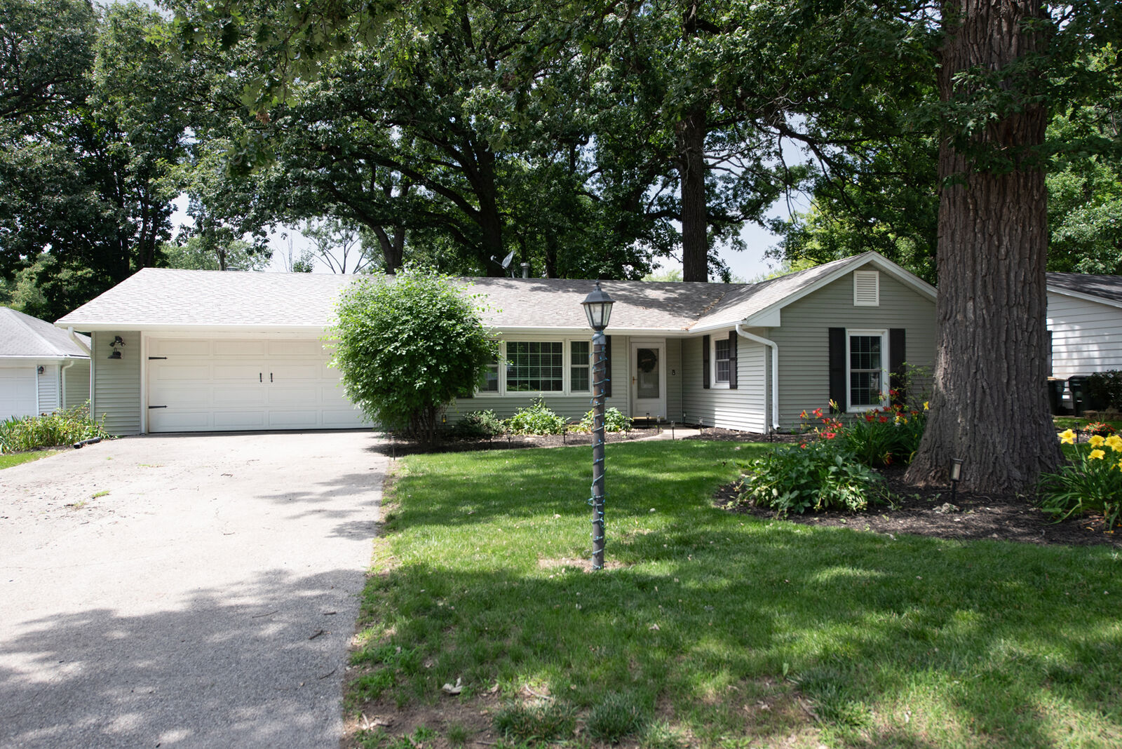 Property Photo: 46 Briarcliff Road IL 60538
