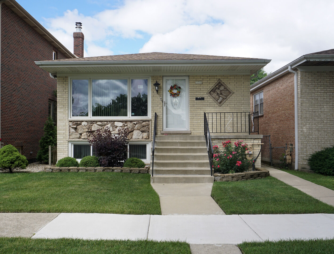 Property Photo: 3318 N Page Avenue IL 60634