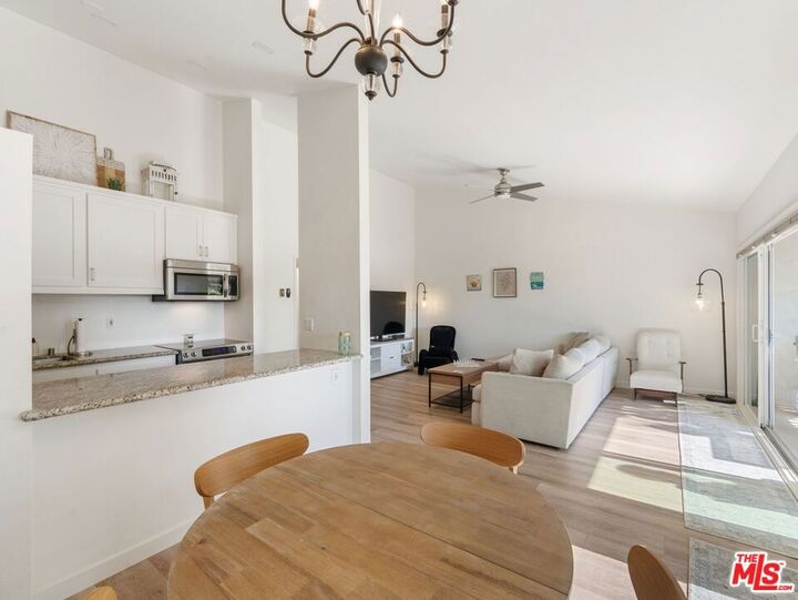 Property Photo: 647 S Prospect Avenue 202 CA 90277