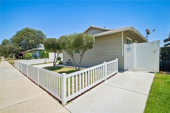 Property Photo:  1956 N Ontario Street 101  CA 91505 