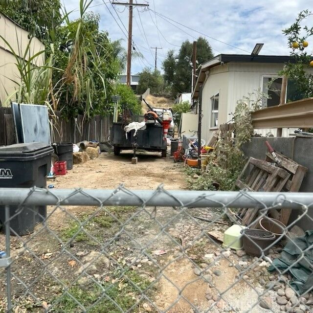 Property Photo:  7688 Hillside St,  CA 92881 