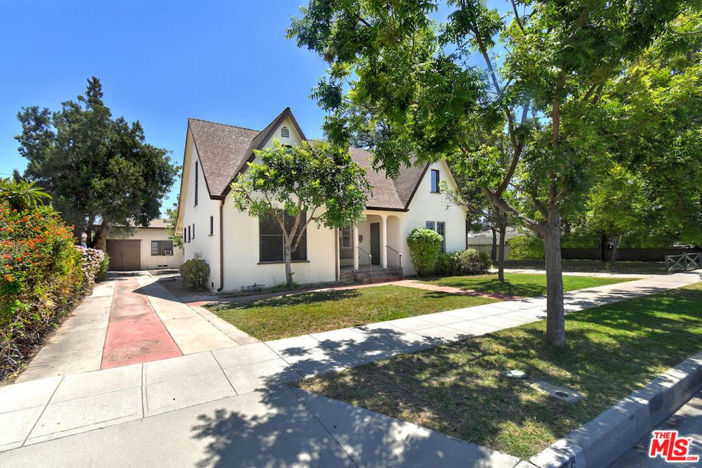Property Photo:  916 N Clybourn Avenue  CA 91505 