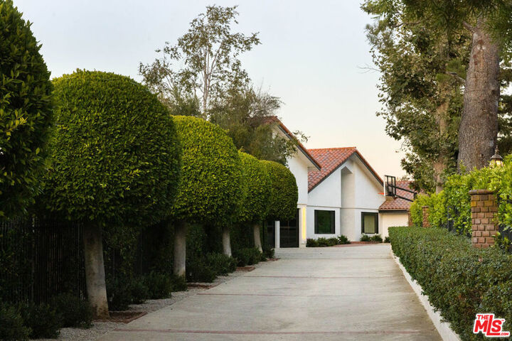 Property Photo: 1396 Kingsboro Court CA 91362