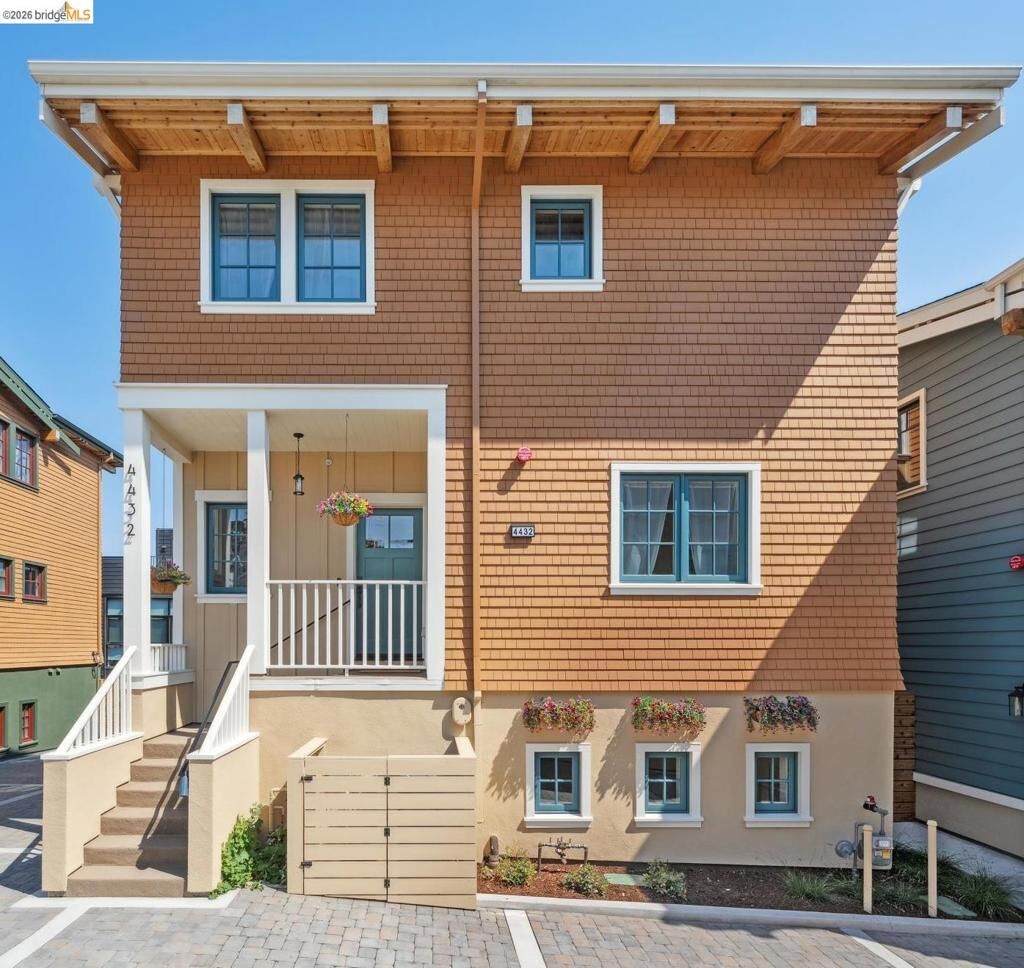Property Photo: 4432 Howe St CA 94611