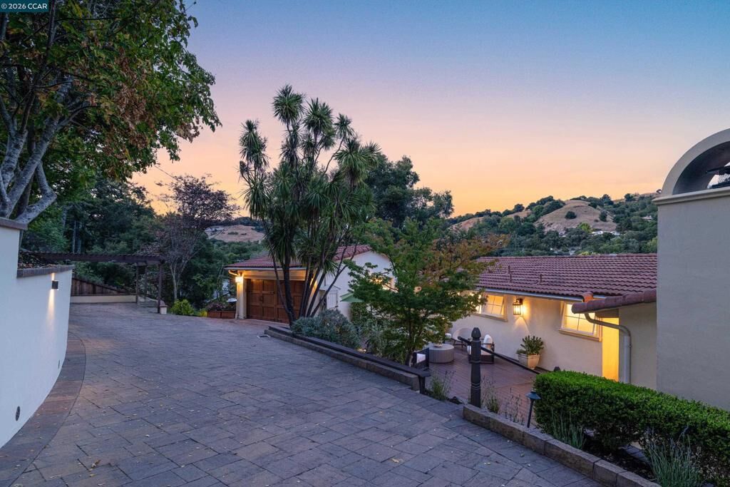 Property Photo: 60 Tarry Ln CA 94563