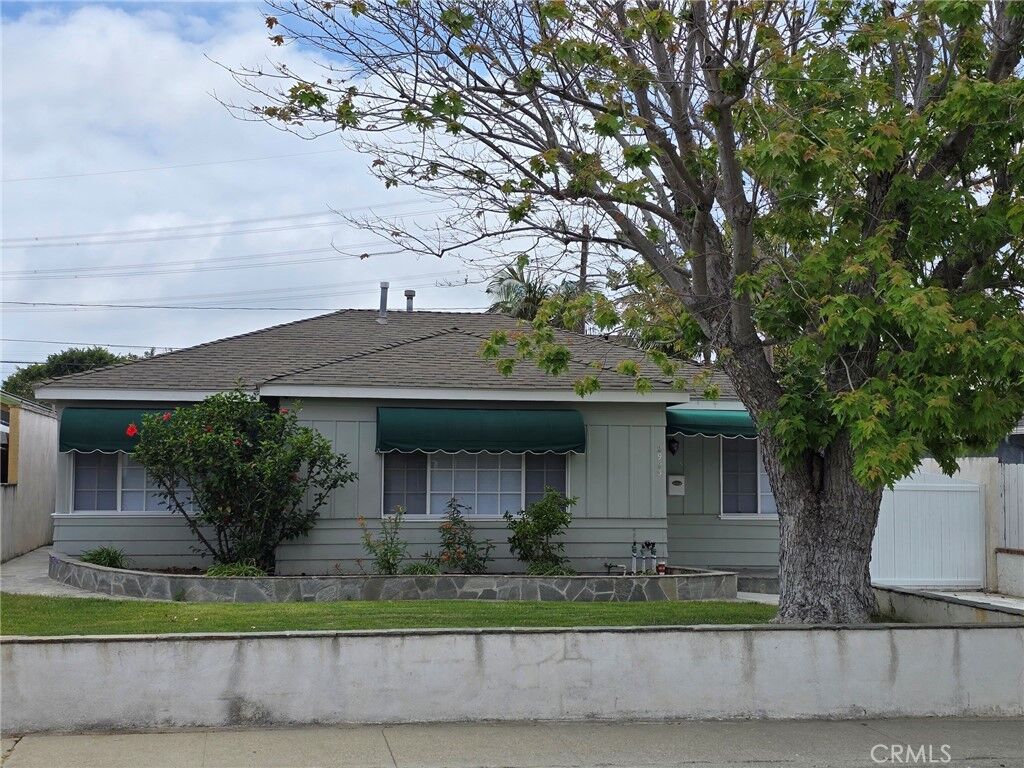 Property Photo:  2923 Perkins  CA 90278 
