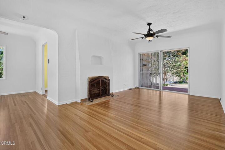 Property Photo: 842 E Glenoaks Boulevard CA 91207