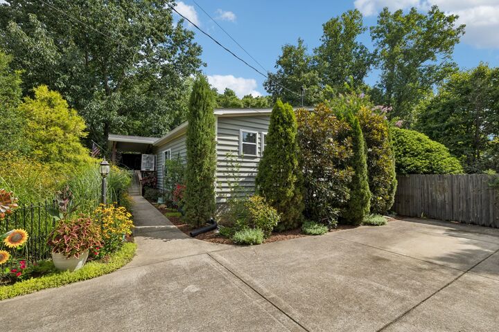 Property Photo: 5499 Old Sams Creek Rd TN 37143