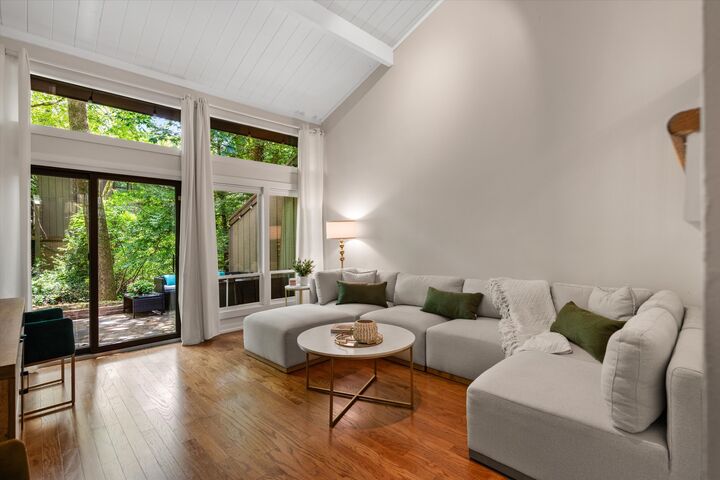 Property Photo:  209 Pebble Brk  TN 37221 