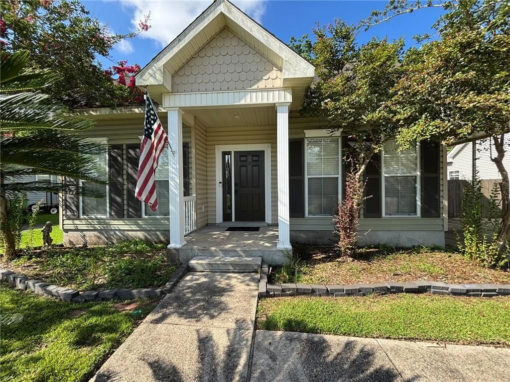 Property Photo:  2735 Village Court  LA 70072 