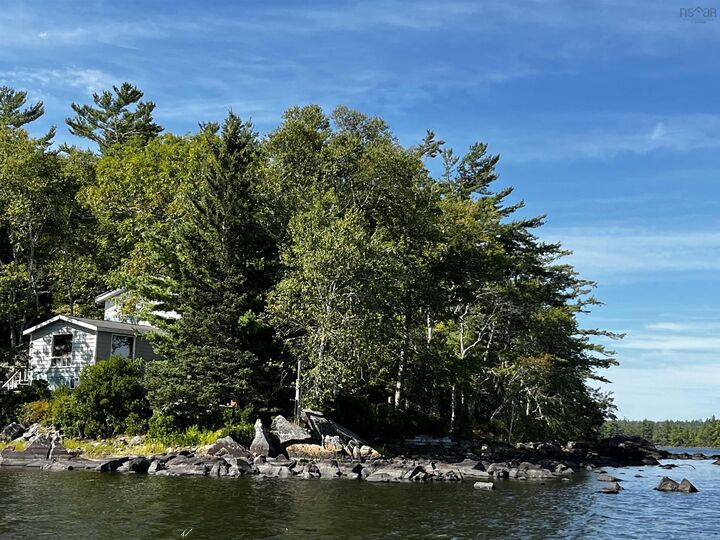 1 Beaver Island Road — photo 1