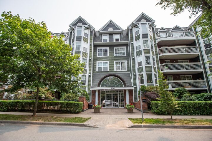 204 1041 Wellington Street — photo 1