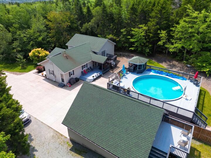 Property Photo: 52 Wilson Lake Drive NS B4E 3G3