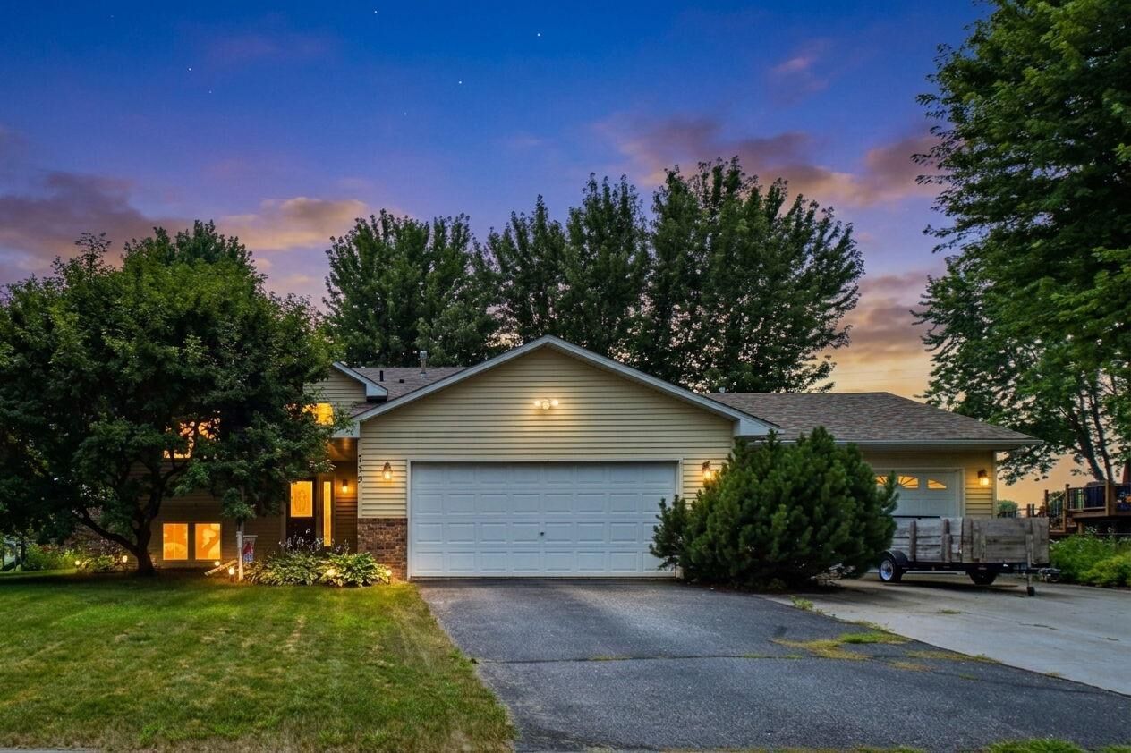 Property Photo: 739 Kirche Hill Drive MN 55315