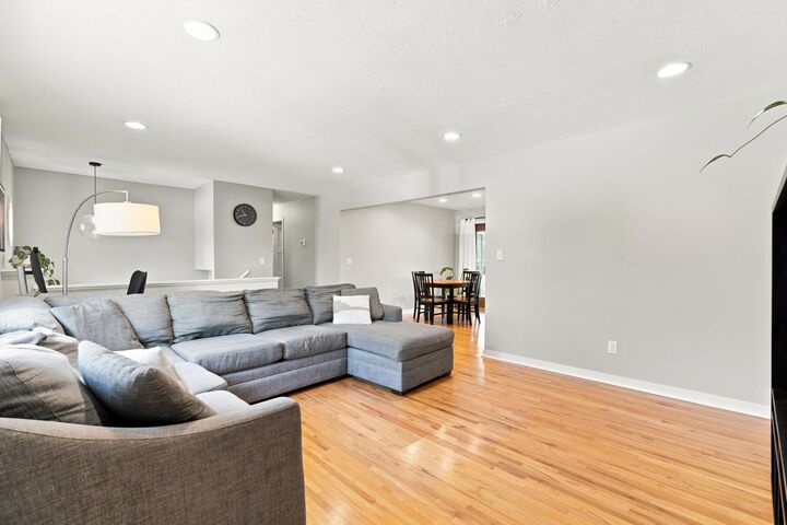 Property Photo:  3224 Hillsboro Avenue N  MN 55427 