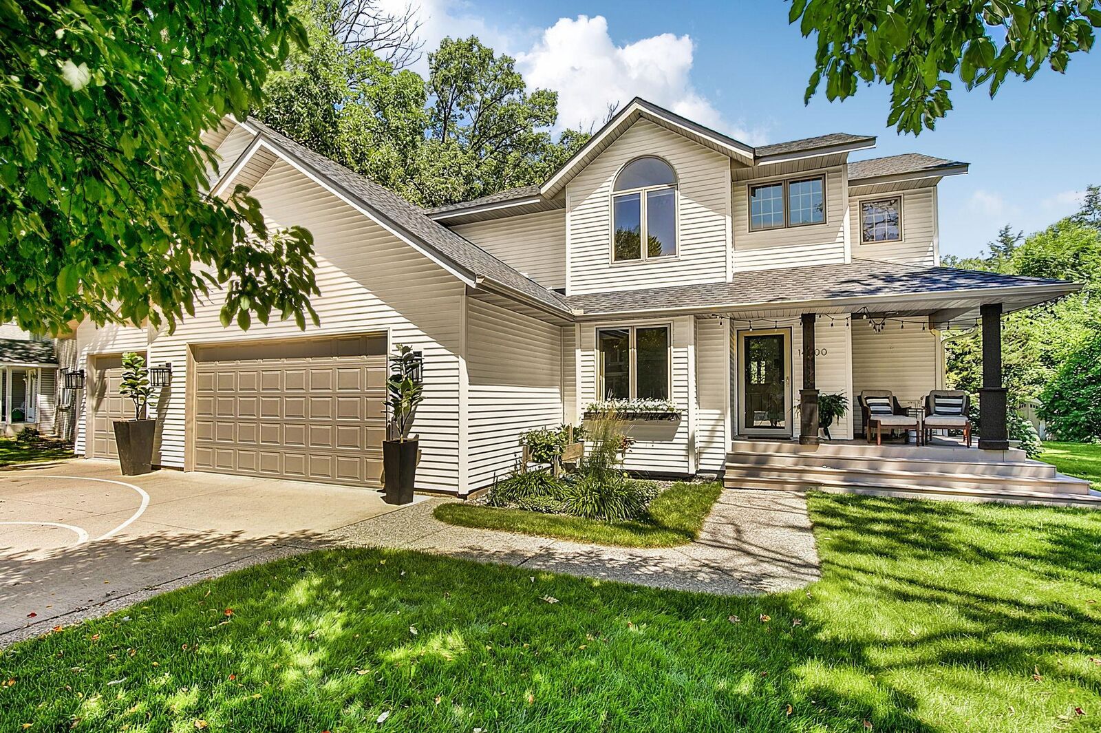 Property Photo: 14000 Parkview Drive MN 55308