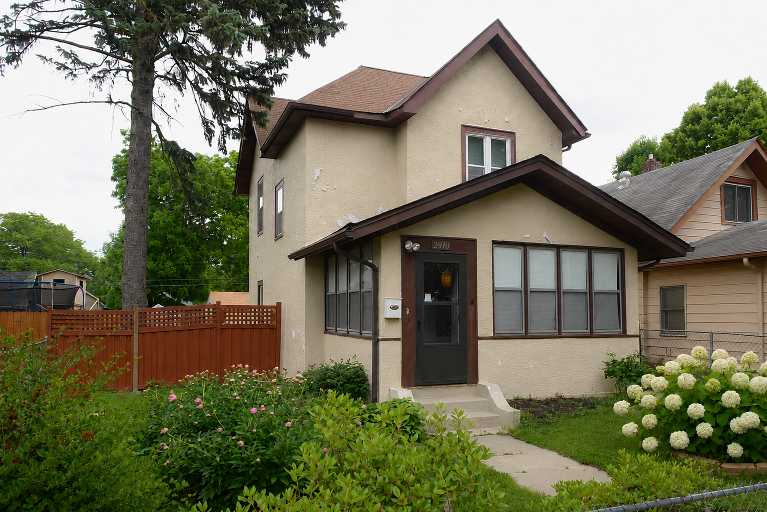 Property Photo:  2910 Russell Avenue N  MN 55411 