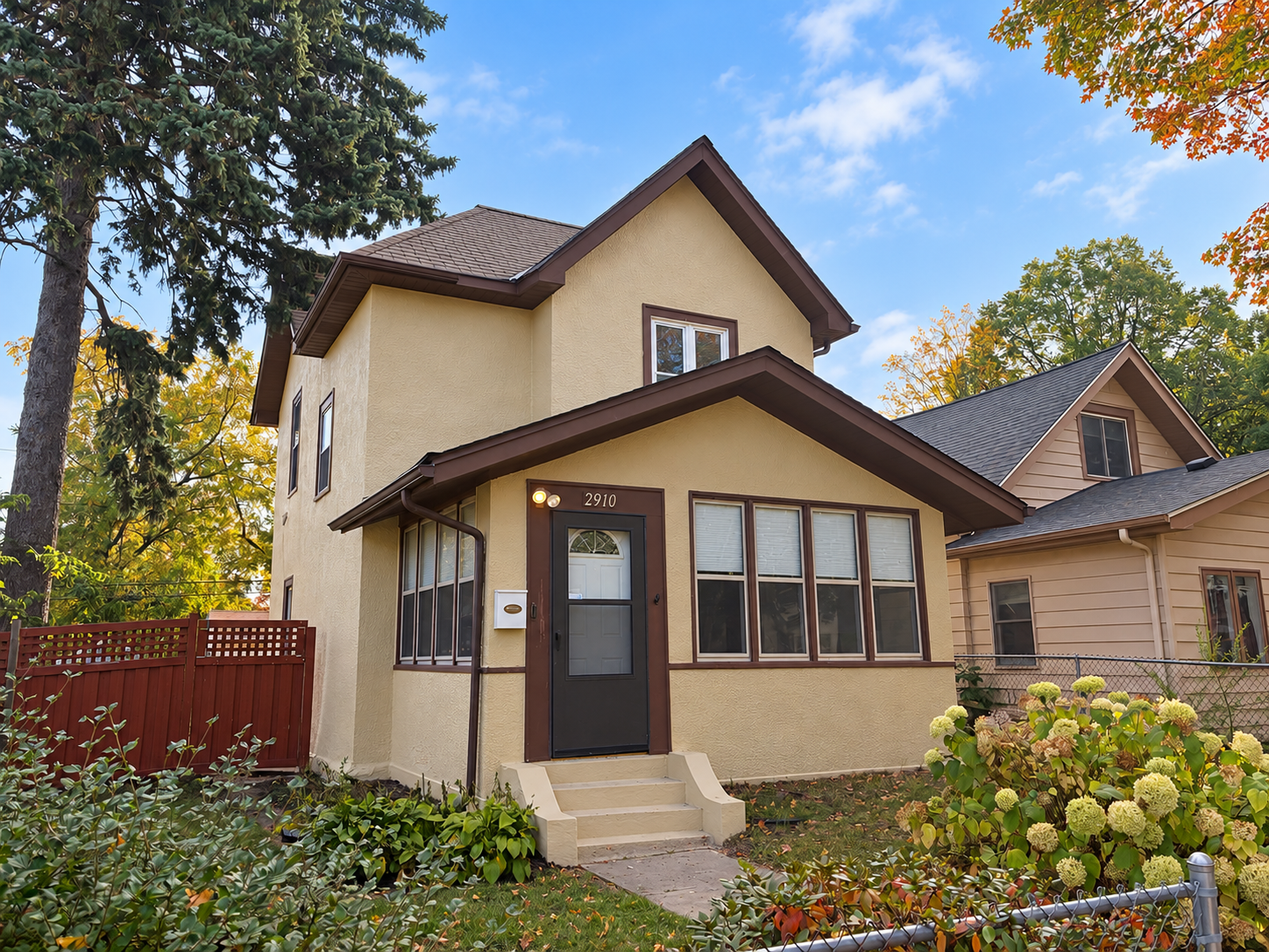 Property Photo: 2910 Russell Avenue N MN 55411
